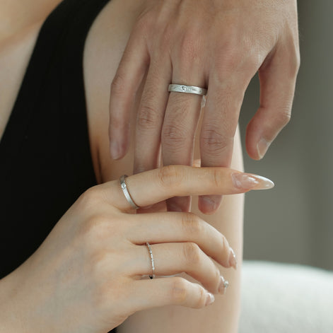 Fine 925 Sterling silver ring with zirconia stones and modern pattern