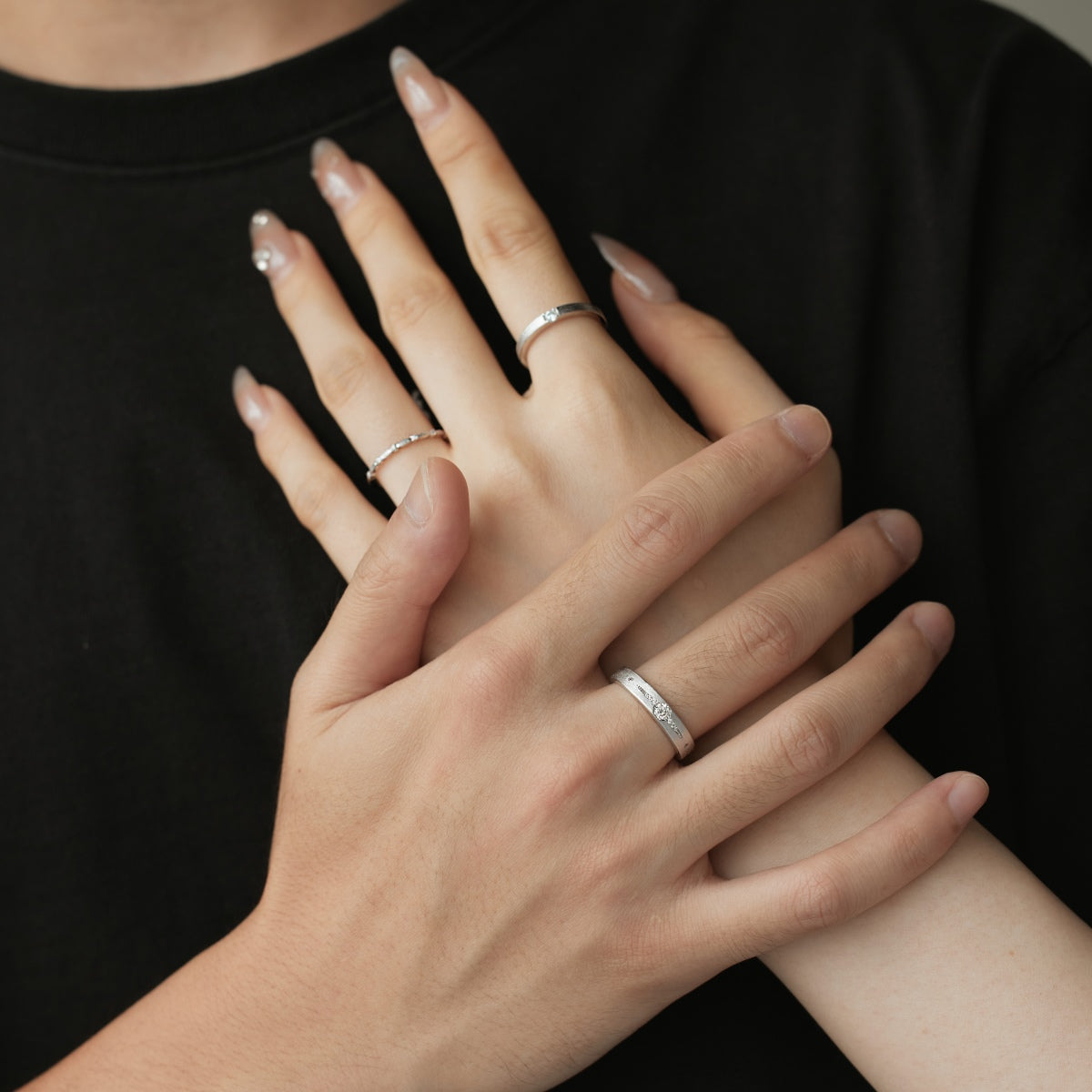 Fine 925 Sterling silver ring with zirconia stones and modern pattern