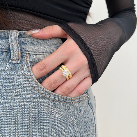 18K gold-plated ring made of 925 sterling silver with solitaire zirconia