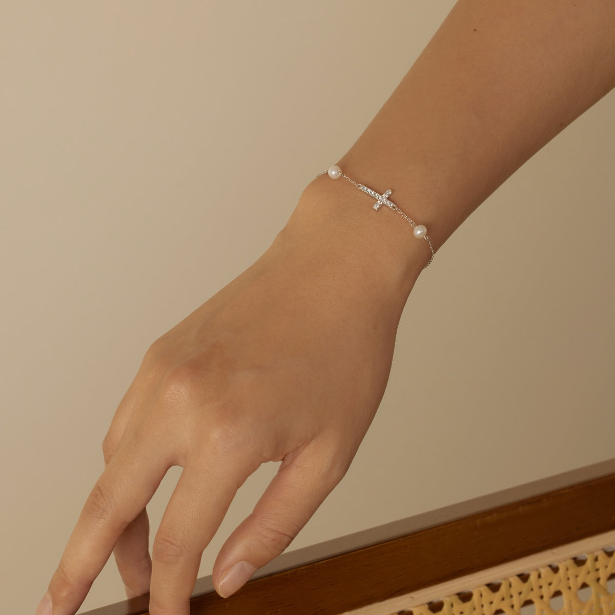 925 Sterling silver bracelet with cross pendant, set with zirconia stones and 2x genuine pearls