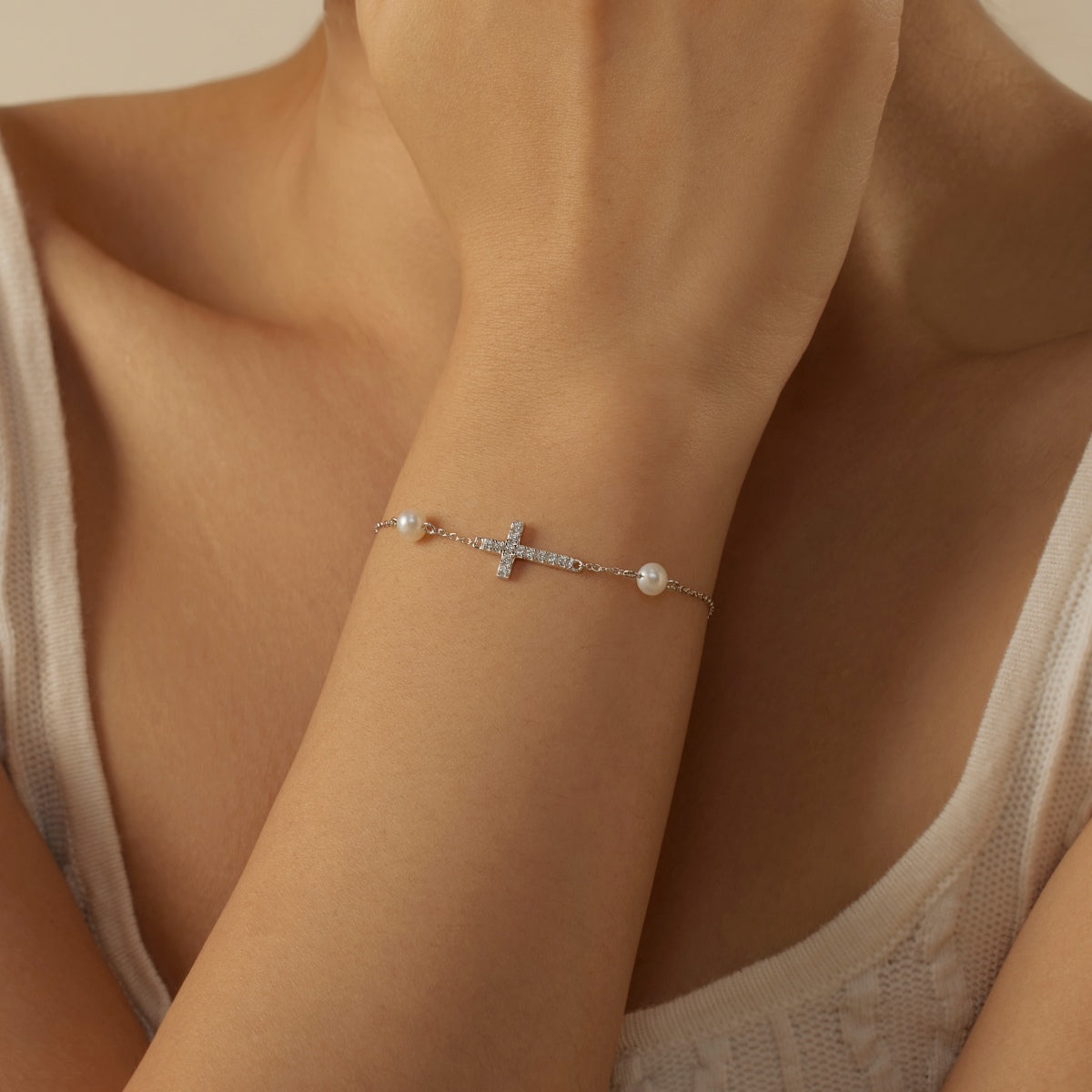 925 Sterling silver bracelet with cross pendant, set with zirconia stones and 2x genuine pearls
