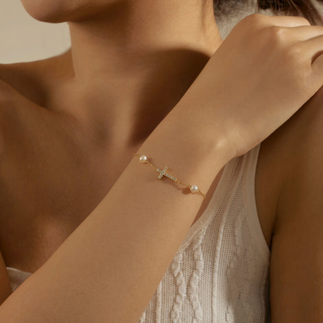 Bracelet with genuine pearls and cross pendant – gold-plated sterling silver