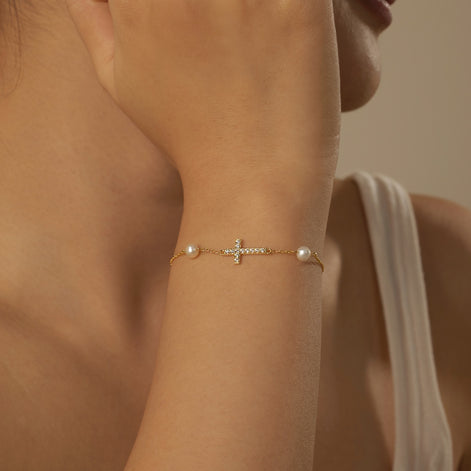 Bracelet with genuine pearls and cross pendant – gold-plated sterling silver