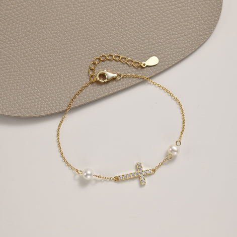 Bracelet with genuine pearls and cross pendant – gold-plated sterling silver