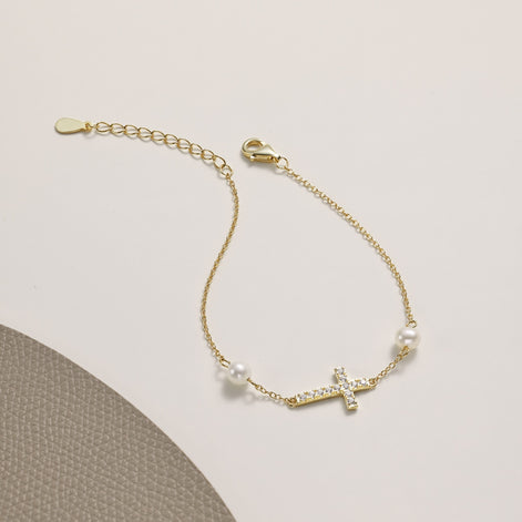 Bracelet with genuine pearls and cross pendant – gold-plated sterling silver