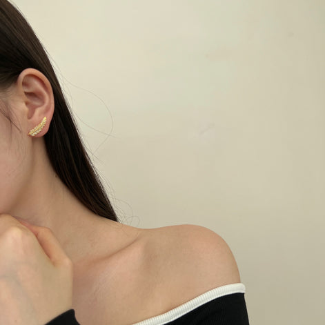 925 Sterling Silver Stud Earrings – 18K gold plated in leaf shape with zirconia