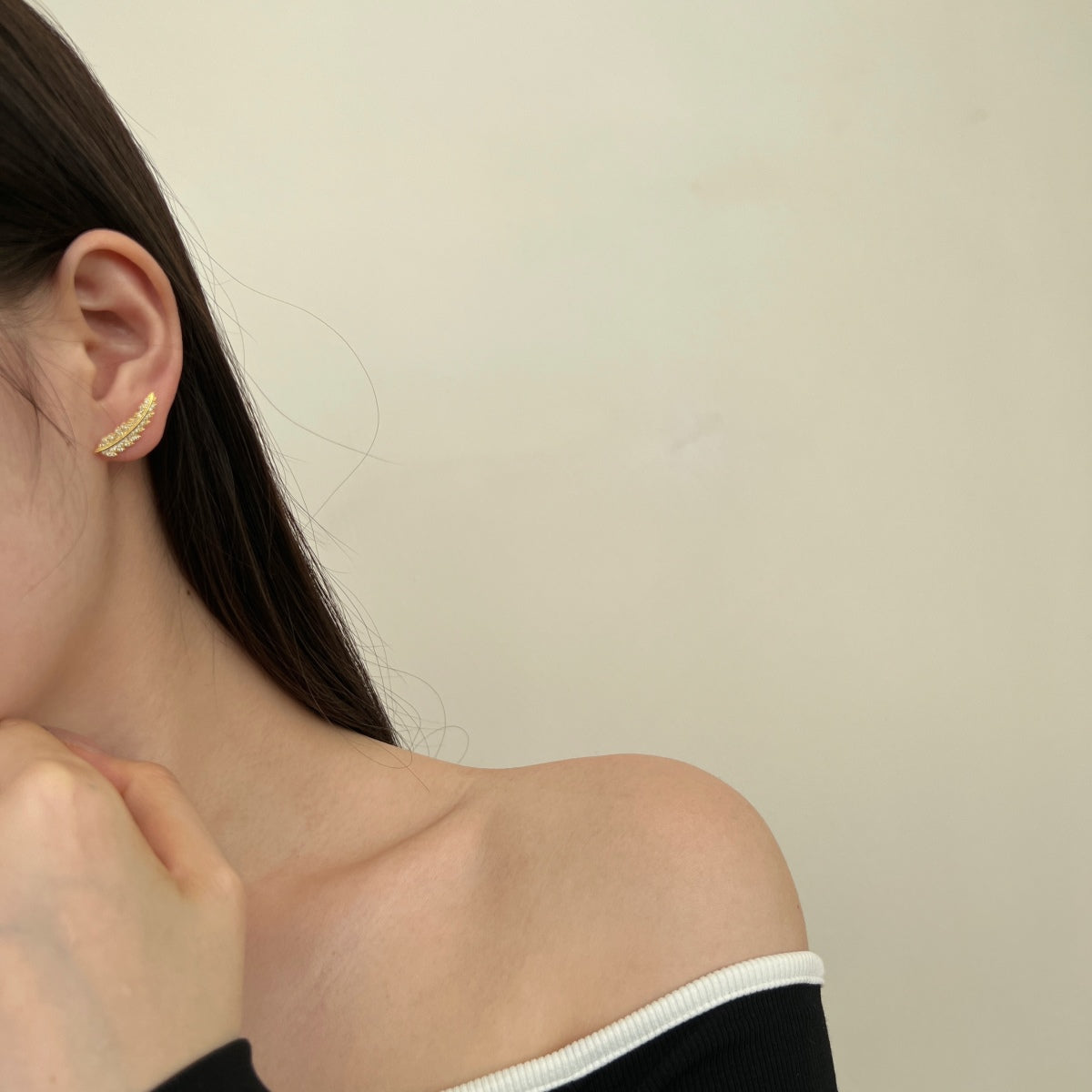 925 Sterling Silver Stud Earrings – 18K gold plated in leaf shape with zirconia