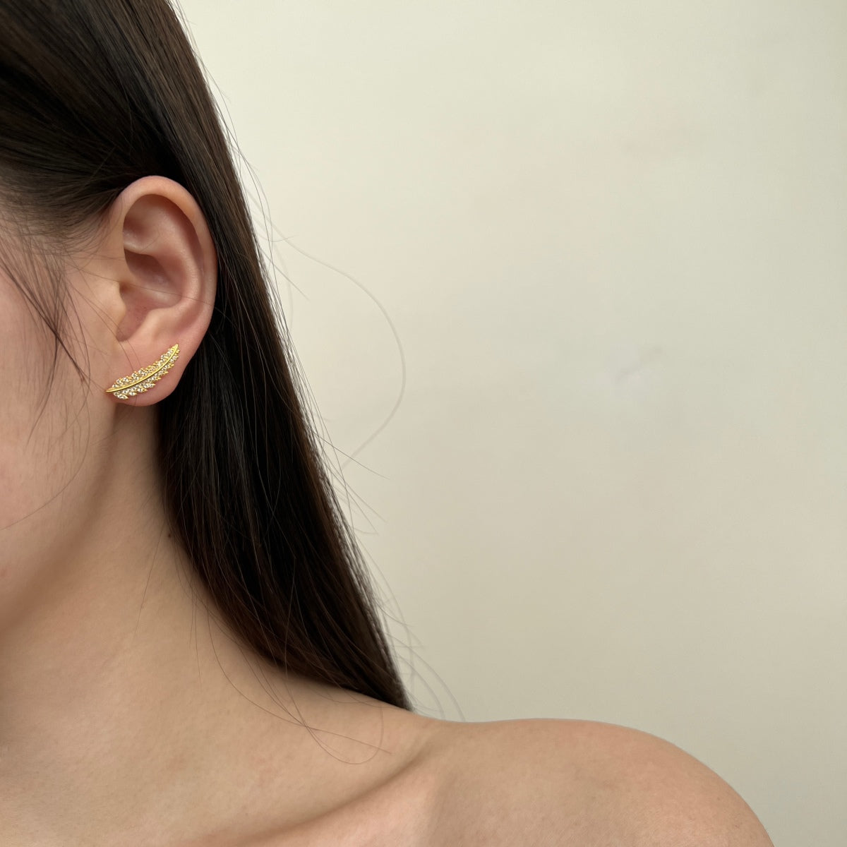 925 Sterling Silver Stud Earrings – 18K gold plated in leaf shape with zirconia