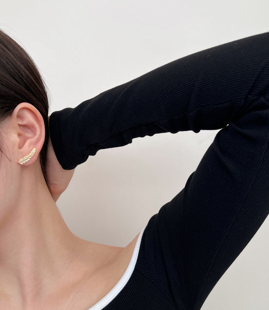 925 Sterling Silver Stud Earrings – 18K gold plated in leaf shape with zirconia