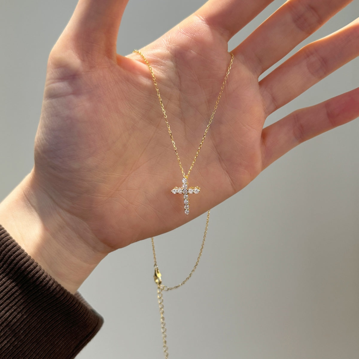 18K gold-plated chain made of 925 sterling silver with a large cross pendant and zirconia