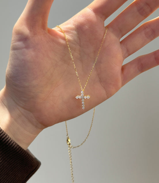 18K gold-plated chain made of 925 sterling silver with a large cross pendant and zirconia