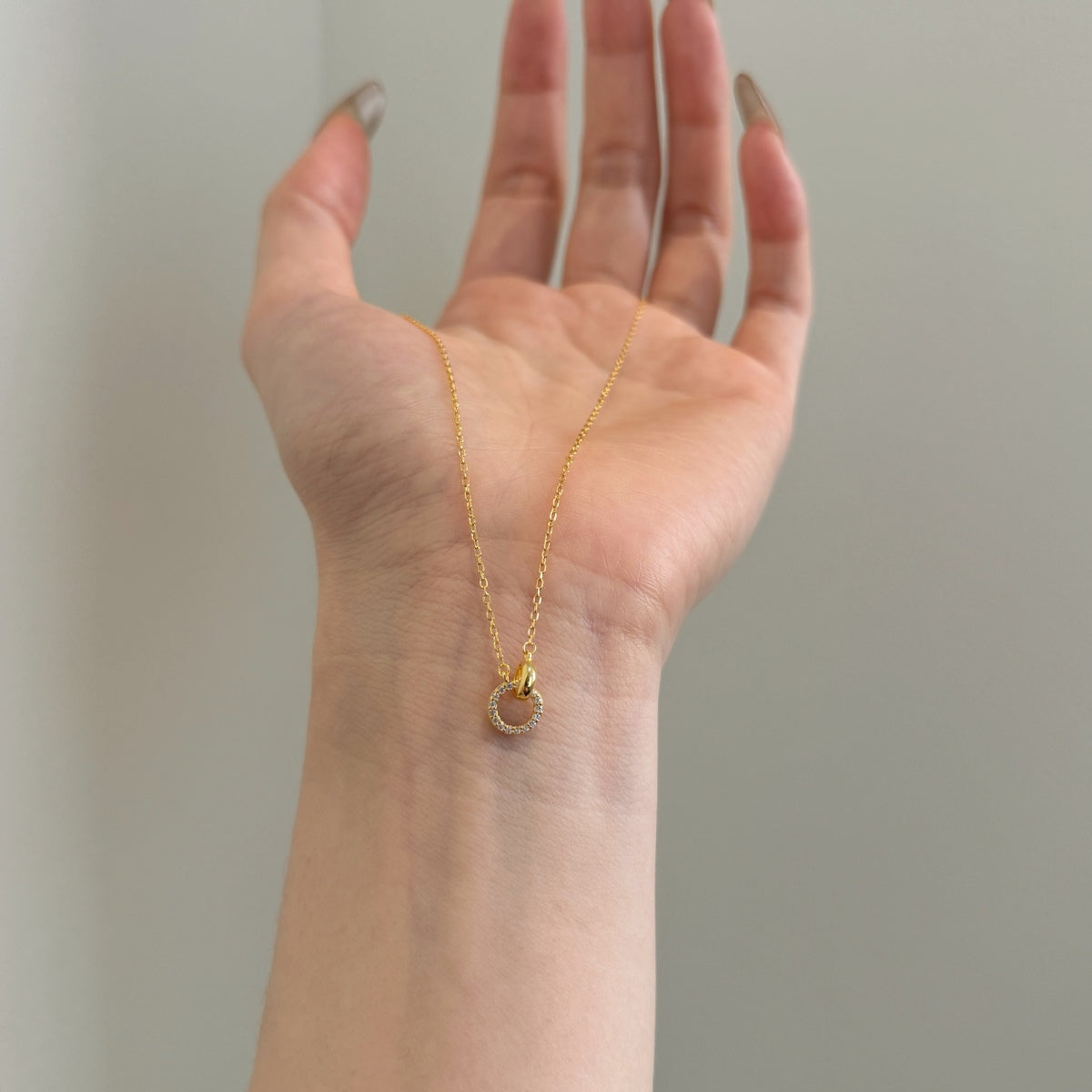 8K gold-plated chain made of 925 sterling silver with round zirconia pendant