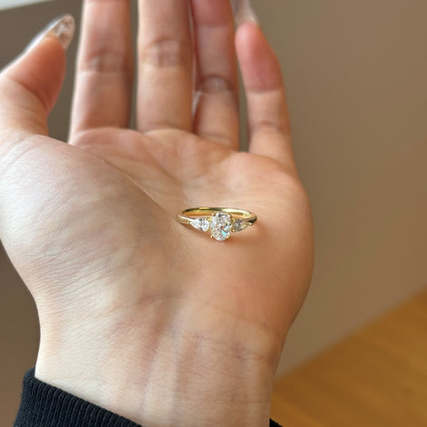 14K gold-plated 925 silver ring with oval zirconia and sparkling accents