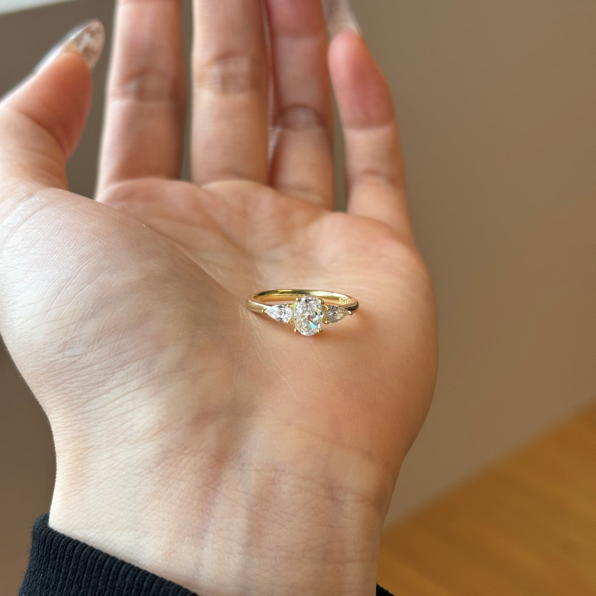 14K gold-plated 925 silver ring with oval zirconia and sparkling accents