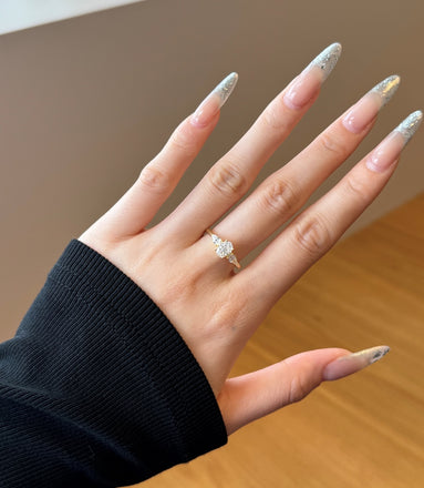 14K vergoldeter 925 Silber Ring mit ovalem Zirkonia und funkelnden Akzenten | Loviya