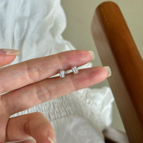 Stud earrings made of 925 silver with rectangular zirconia