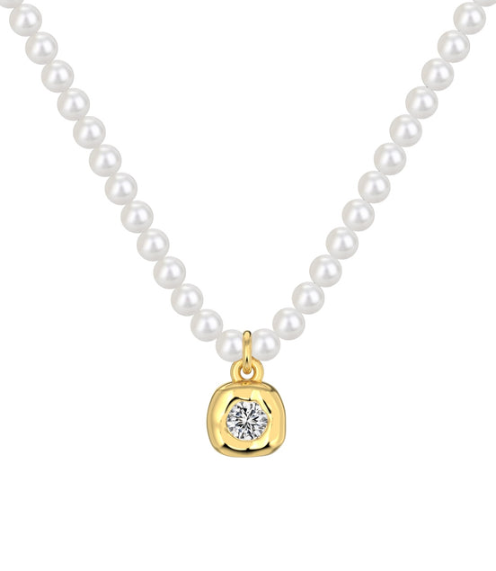 Pearl necklace with 18K gold-plated pendant