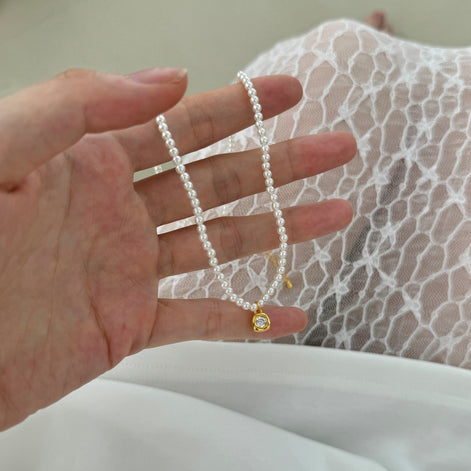 Pearl necklace with 18K gold-plated pendant