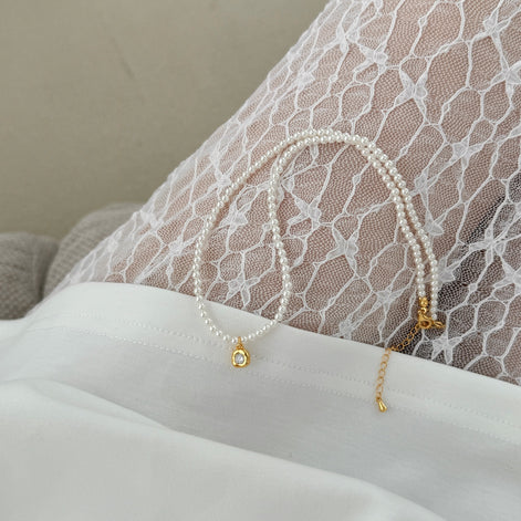 Pearl necklace with 18K gold-plated pendant