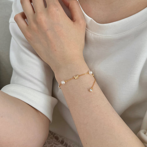Gold-plated bracelet made of 925 sterling silver with pearls and butterfly