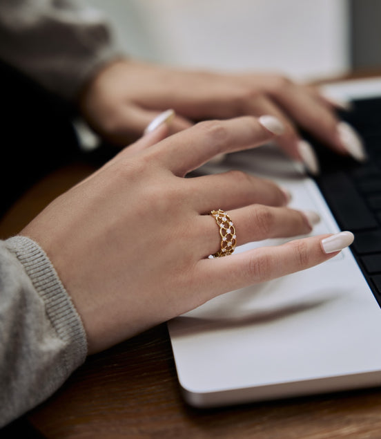 Elegant 925 silver ring with zirconia and braided design, gold-plated