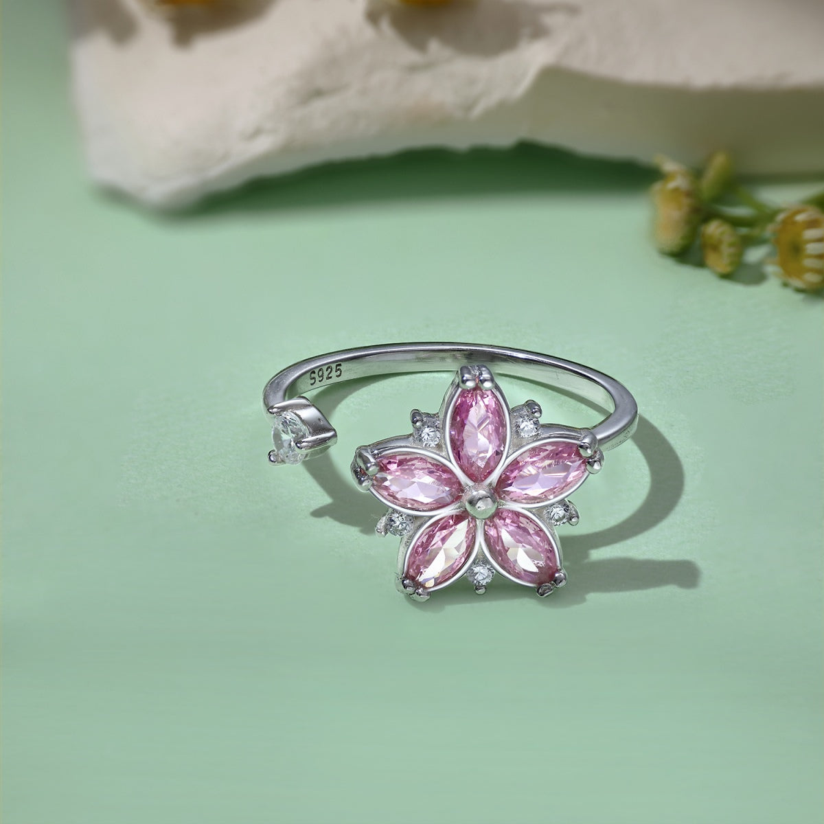 Adjustable 925 silver ring with zirconia flower