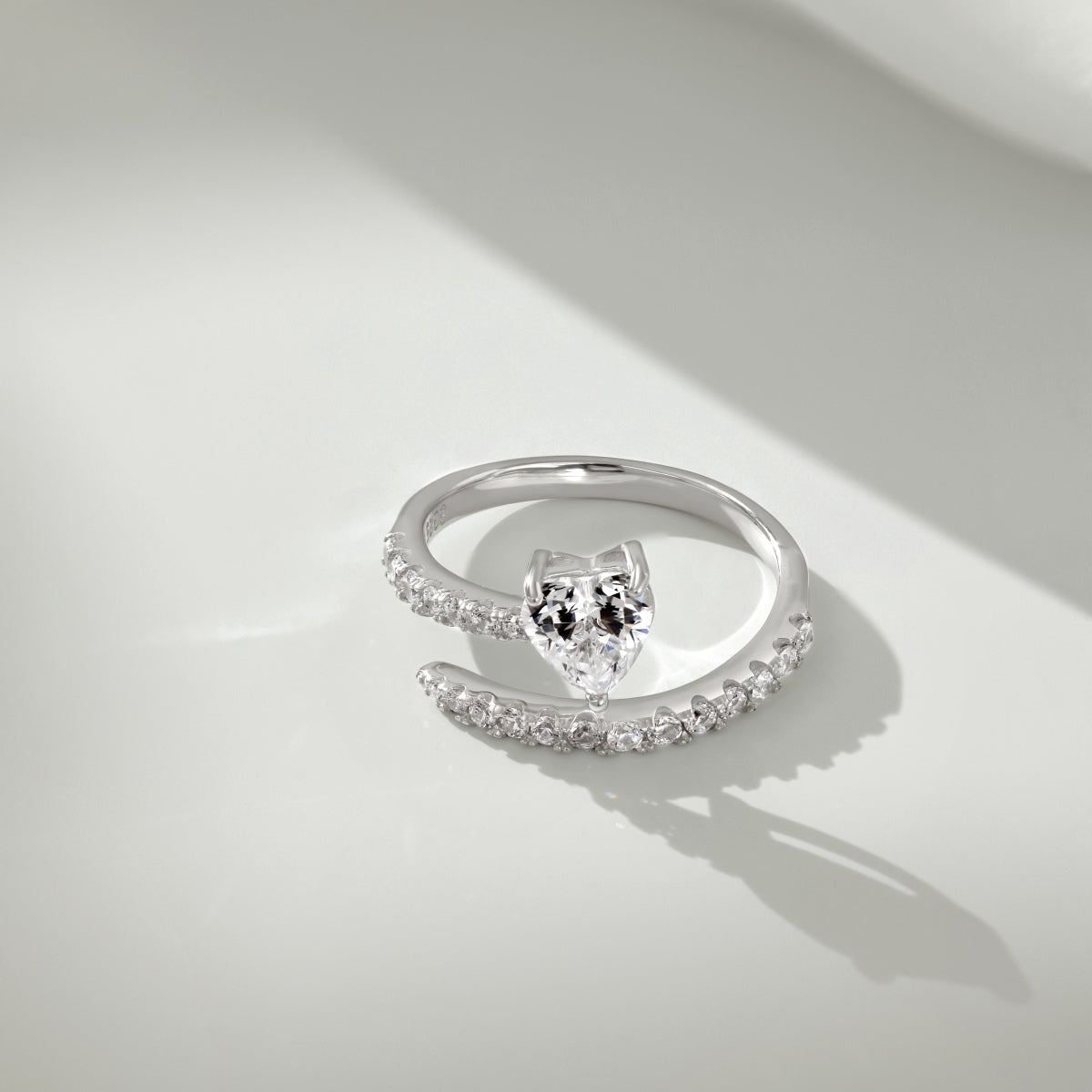 Silver ring 925 with heart zirconia and sparkling accents