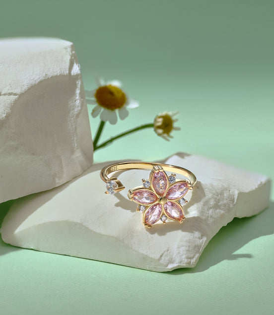 خاتم فضة عيار 925 قابل للتعديل – مطلي بالذهب عيار 18 قيراطًا مع زهرة زركونيا