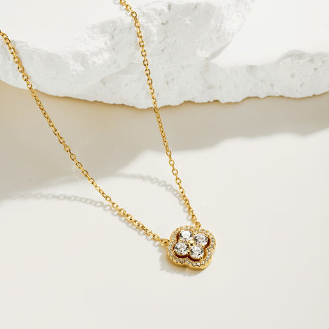 قلادة من الفضة الإسترلينية عيار 925 – مطلية بالذهب عيار 18 قيراطًا مع قلادة برسيم لامعة