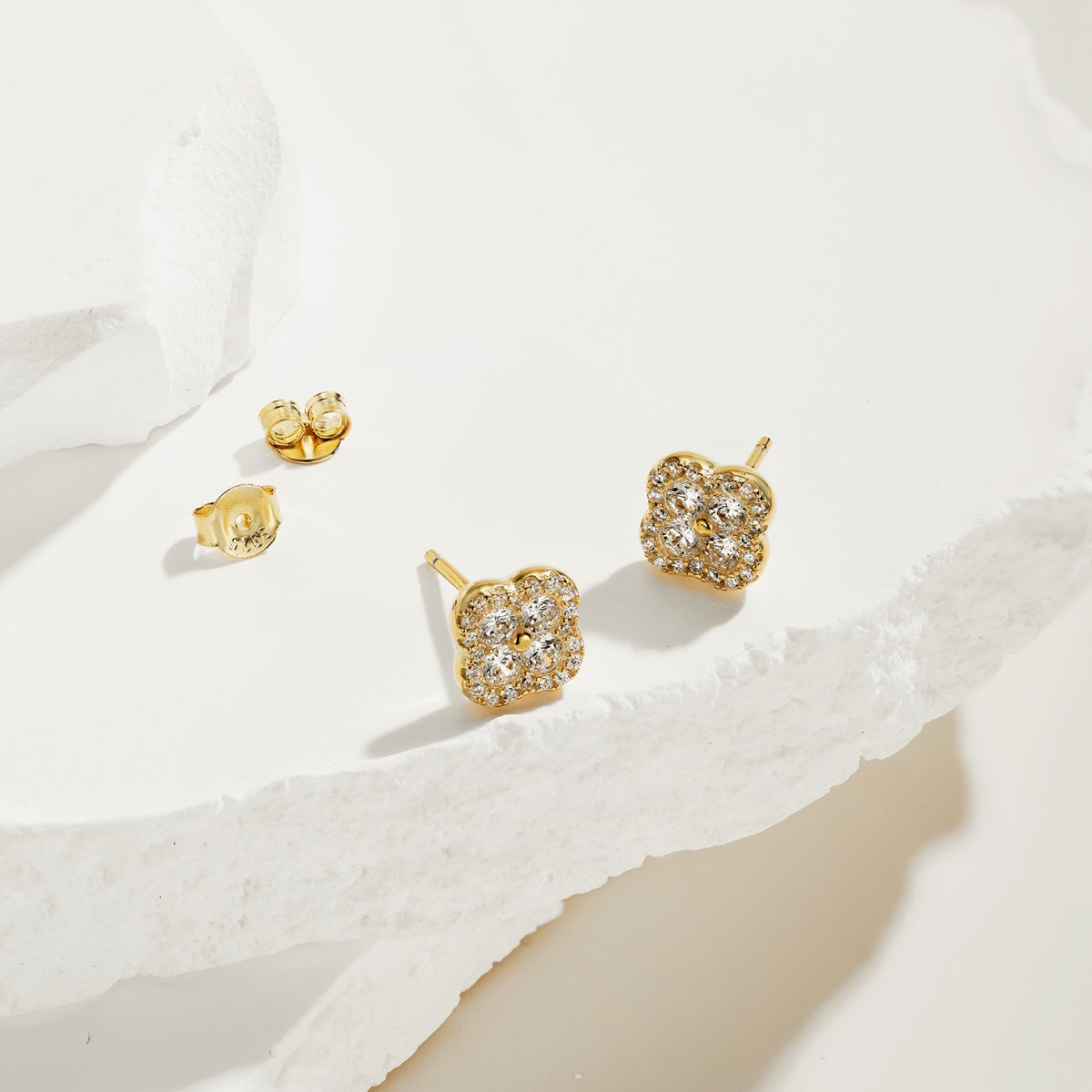 925 Sterling Silver Stud Earrings – 18K Gold Plated in Clover Leaf Design