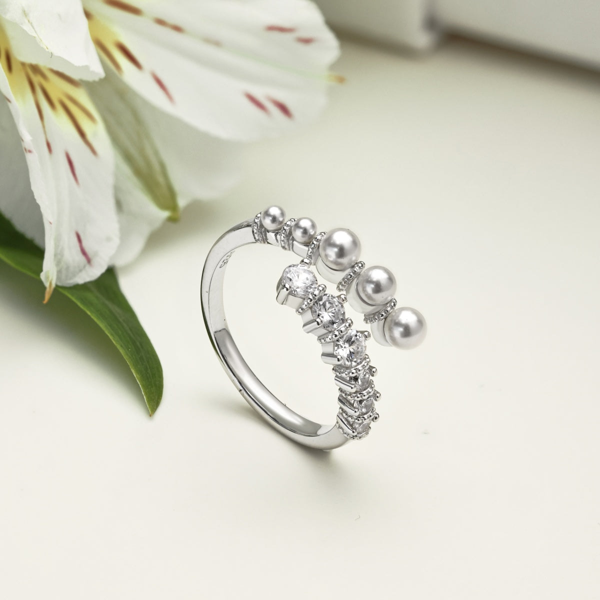 خاتم قابل للتعديل من الفضة الإسترلينية مرصع باللؤلؤ والزركونيا