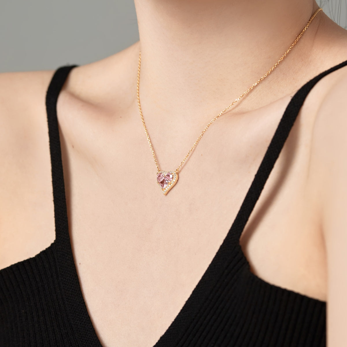 قلادة من الفضة الإسترلينية عيار 925 - مطلية بالذهب عيار 18 قيراطًا مع زركونيا على شكل قلب وردي