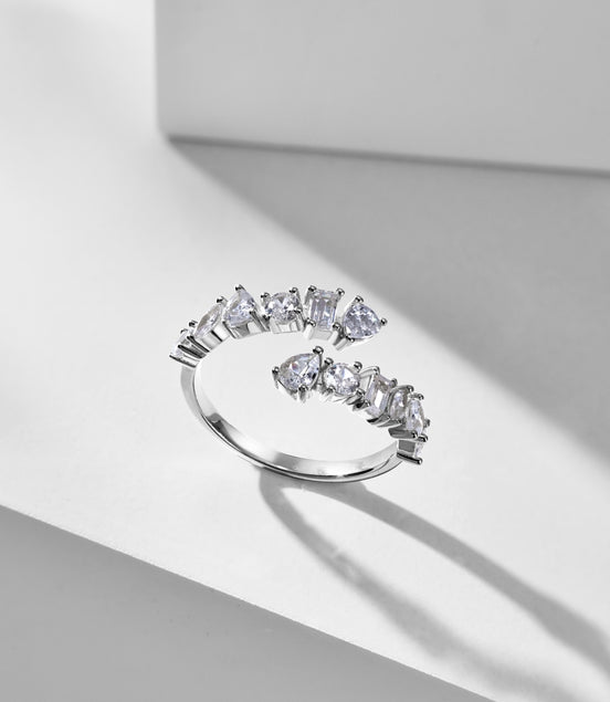 Adjustable 925 silver ring with 12 zirconia stones in unique shapes