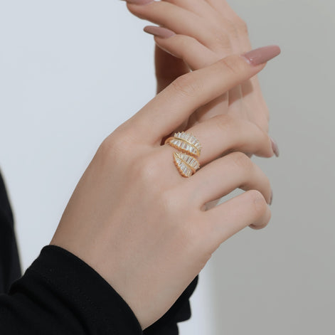 خاتم من أوراق الزركونيا الفاخرة، مطلي بالذهب عيار 18 قيراطًا وقابل للتعديل