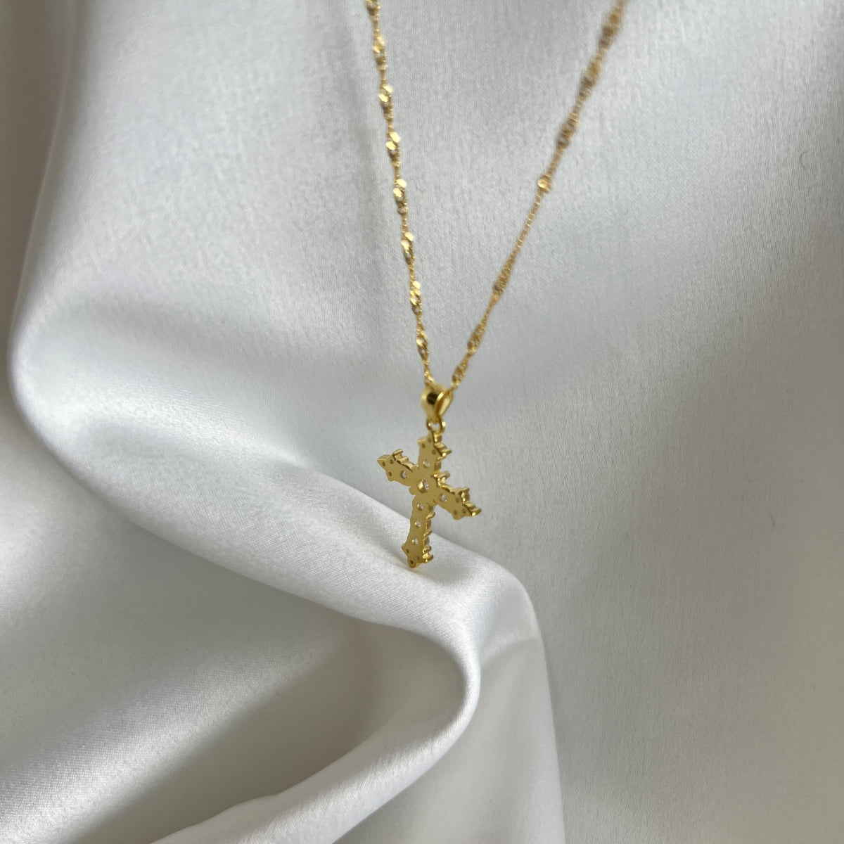 18K gold-plated cross necklace with zirconia