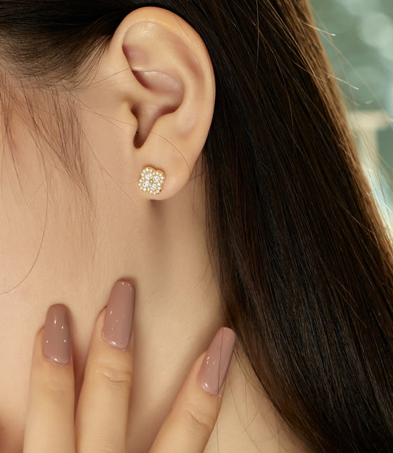 925 Sterling Silver Stud Earrings – 18K Gold Plated in Clover Leaf Design