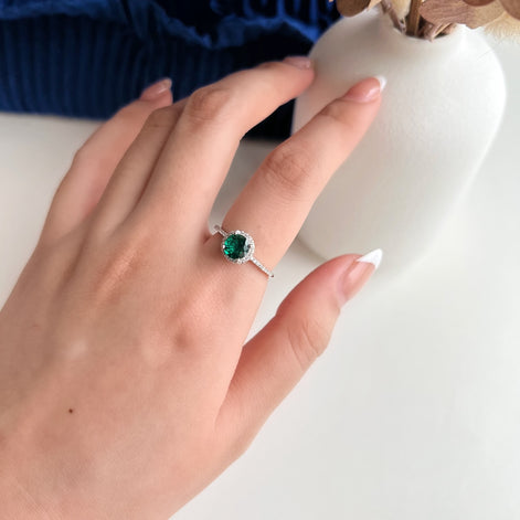 Ring made of 925 Sterling silver with green zirconia &amp; sparkling details