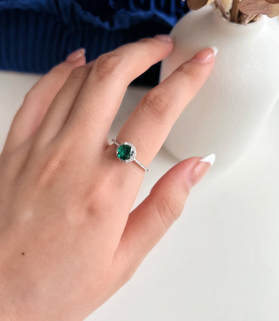 Ring made of 925 Sterling silver with green zirconia &amp; sparkling details