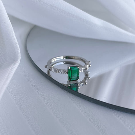 Sterling silver ring with green zirconia stone