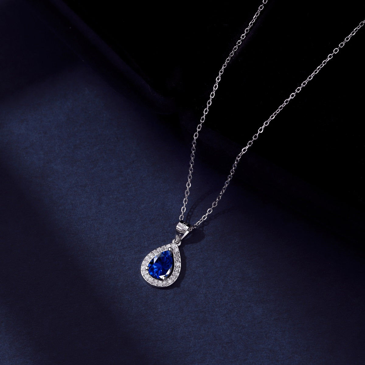 925 Sterling silver necklace with dark blue zirconia – elegance in its deepest form
