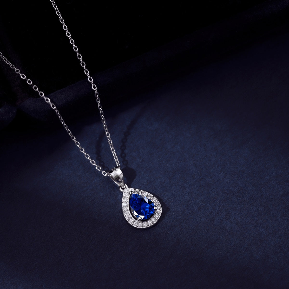 925 Sterling silver necklace with dark blue zirconia – elegance in its deepest form