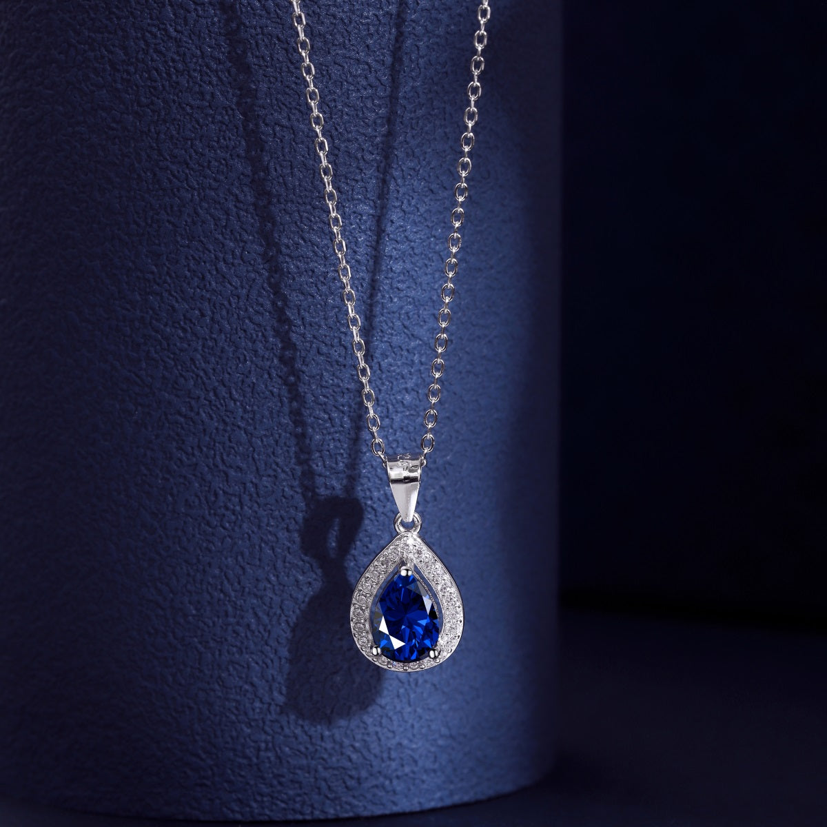 925 Sterling silver necklace with dark blue zirconia – elegance in its deepest form