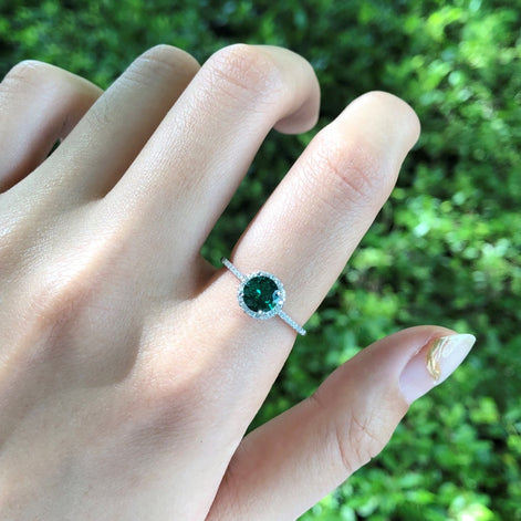 Ring made of 925 Sterling silver with green zirconia &amp; sparkling details