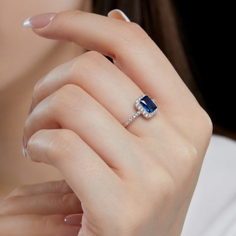 Elegant 925 silver ring with dark blue zirconia and sparkling accents