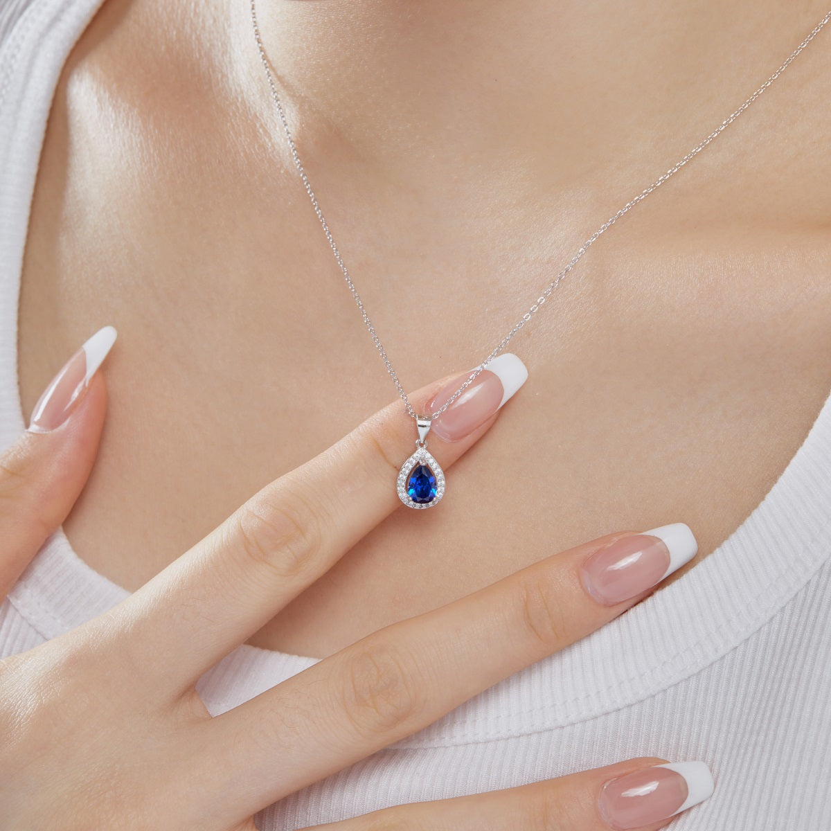 925 Sterling silver necklace with dark blue zirconia – elegance in its deepest form