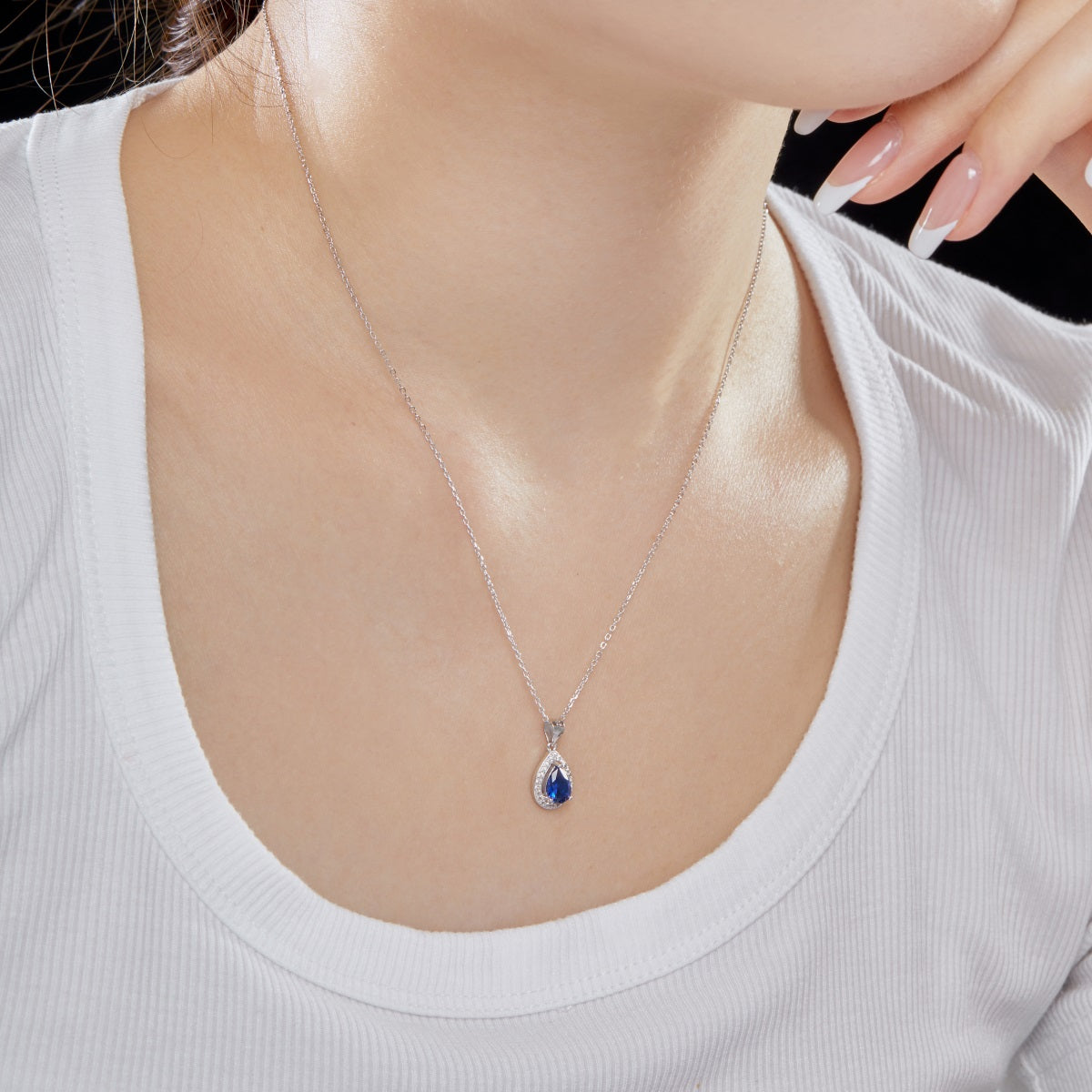 925 Sterling silver necklace with dark blue zirconia – elegance in its deepest form