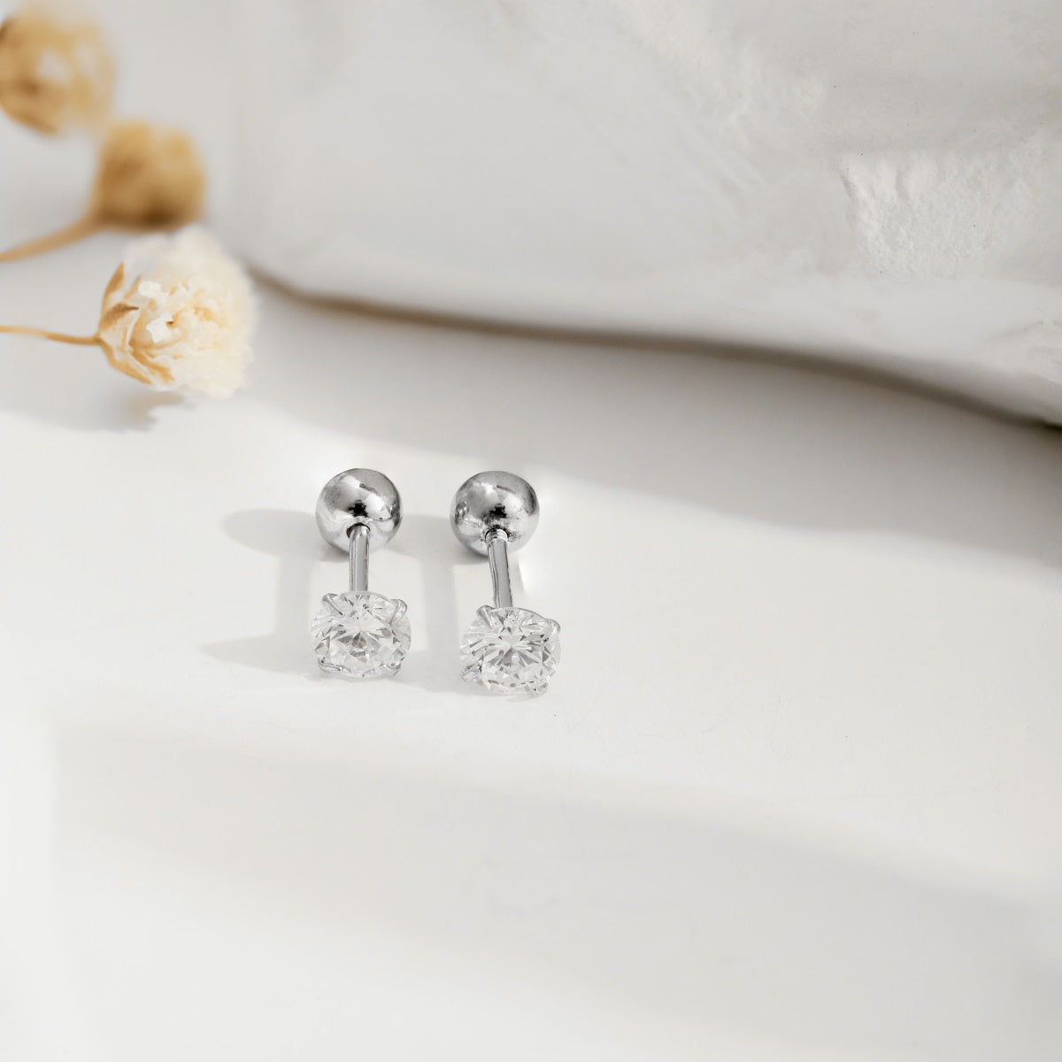 Stud earrings 925 silver with sparkling zirconia stone