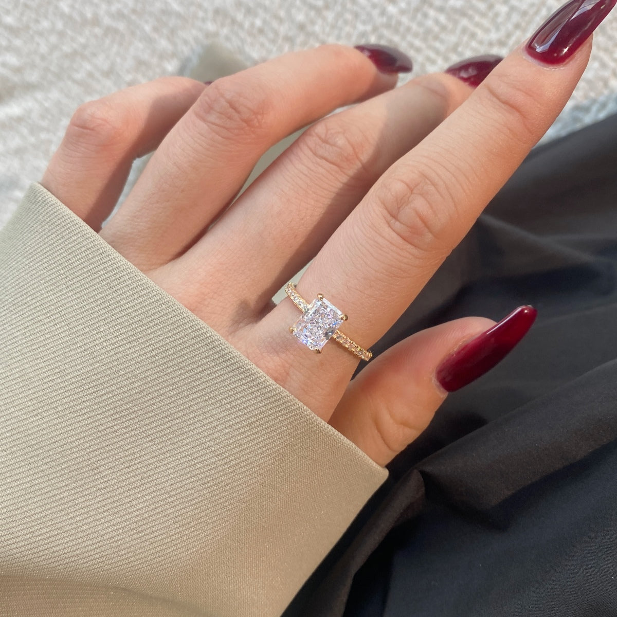 Elegant solitaire ring – 925 silver, 18K gold-plated