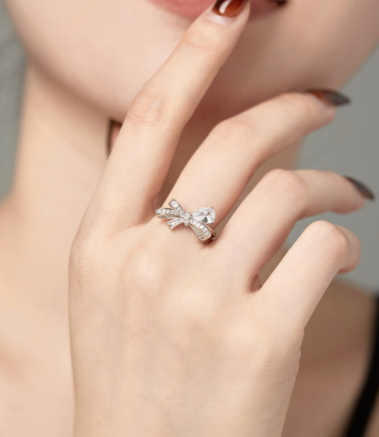 925 silver ring in bow design with zirconia stones