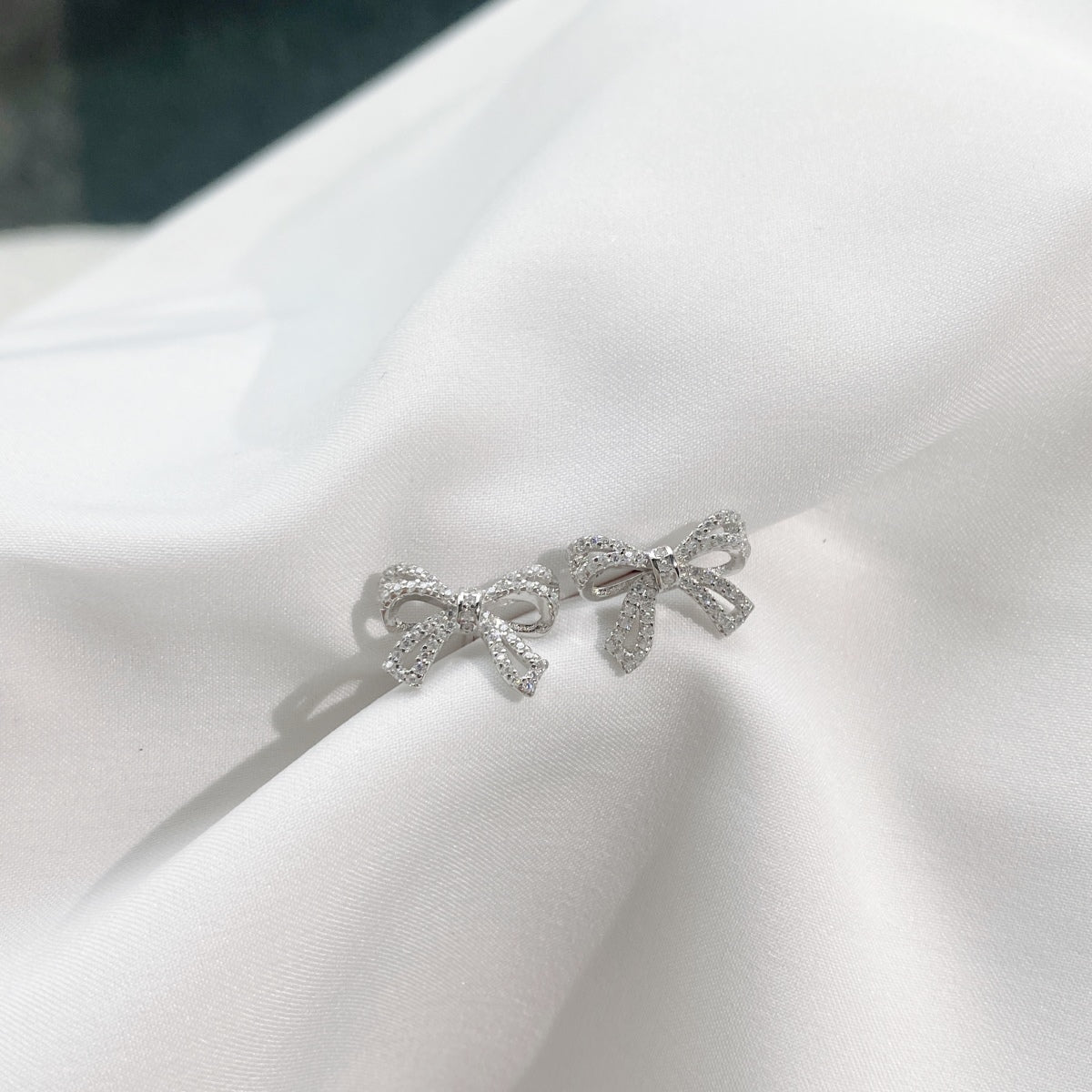 Bow earrings made of 925 silver with zirconia